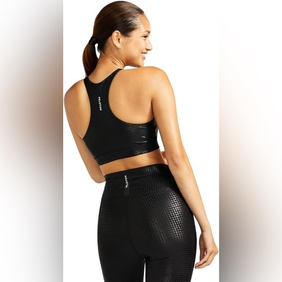 Peloton Women's Standard Digital Foil High Neck Bra
Medium - Picture 5 of 7